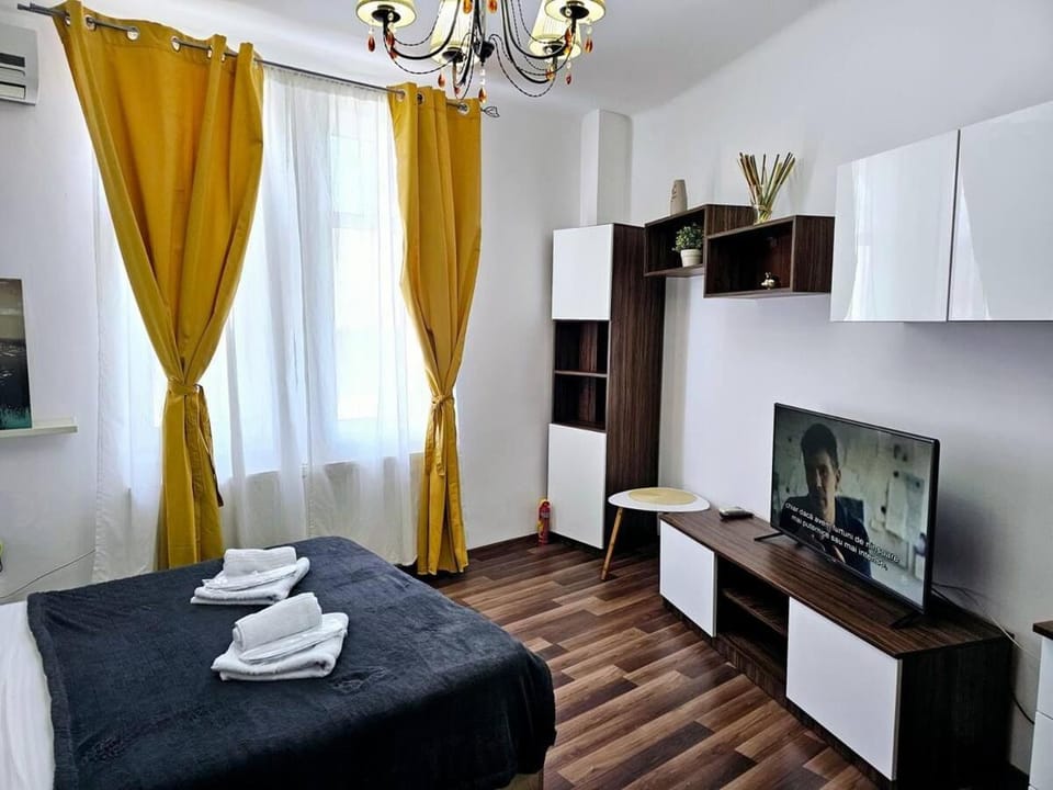 Central Apartment near Old Town & Universitate Metro Apartment in Bucharest