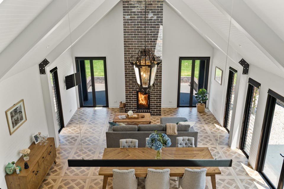 The Mist, Luxury Farm w Fireplace & Hot tub Farm Stay in Sutton Forest