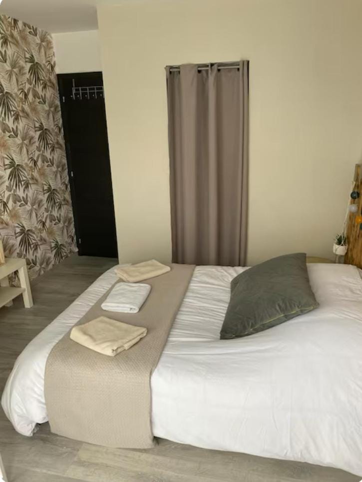 Ma chambre côté Bassin House in Biganos