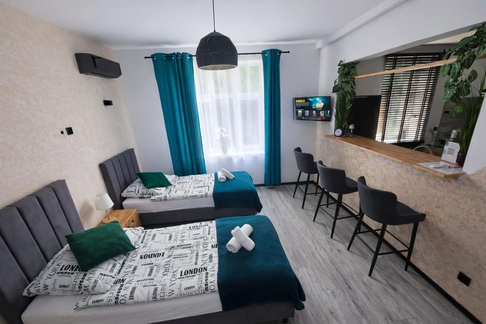 Bed, Seating area, kitchen