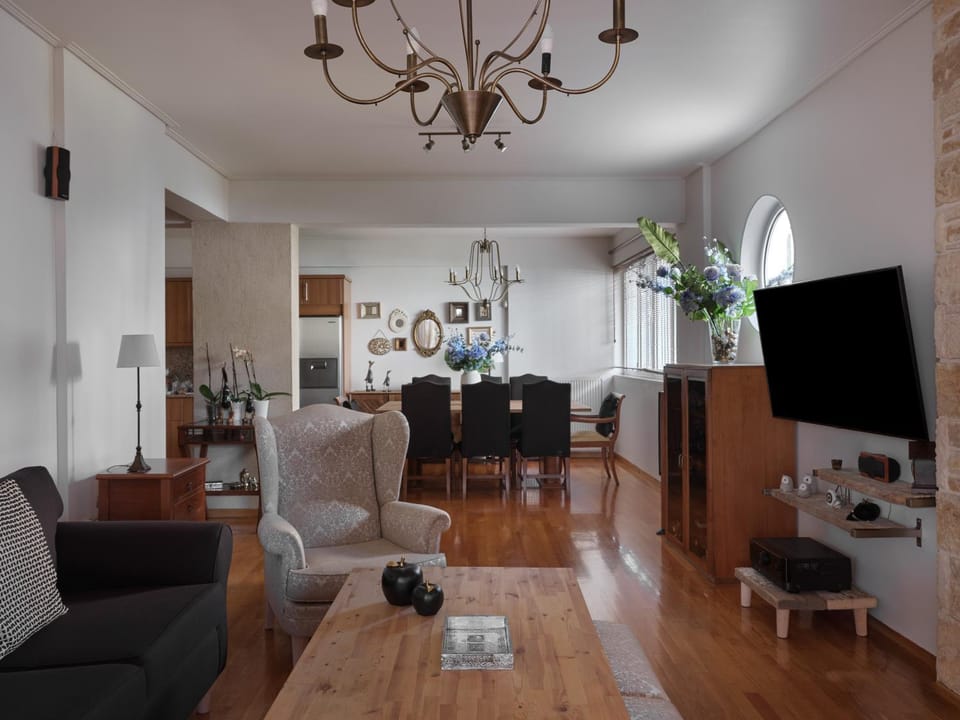 Communal lounge/ TV room, TV and multimedia, Living room, Seating area