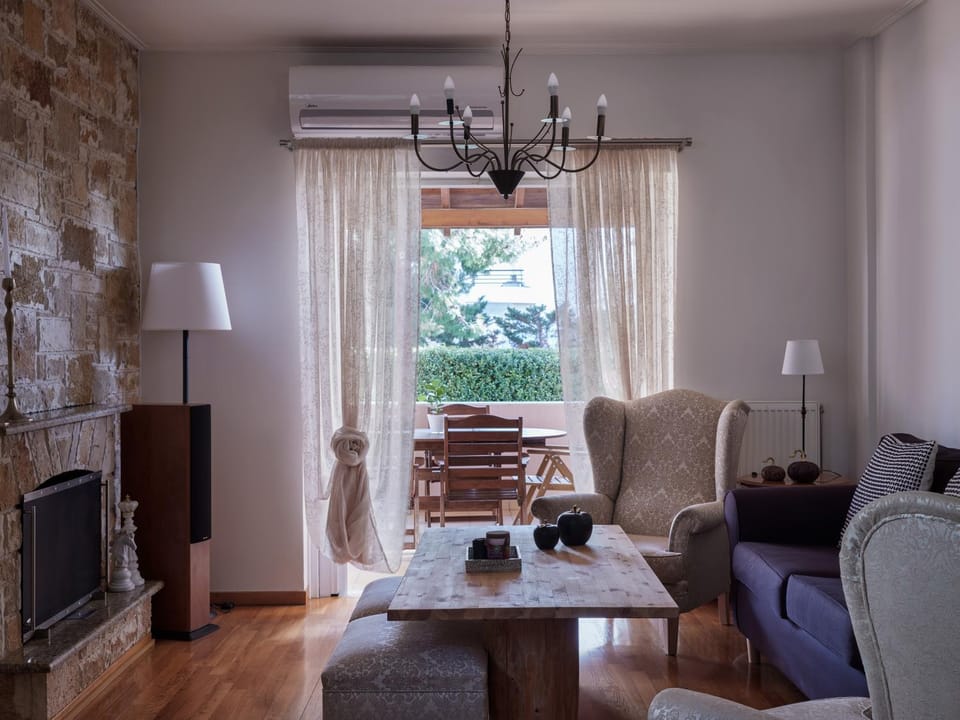 Living room, Seating area, air conditioner