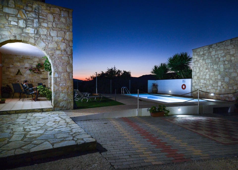 Property building, Balcony/Terrace, Swimming pool, Swimming pool