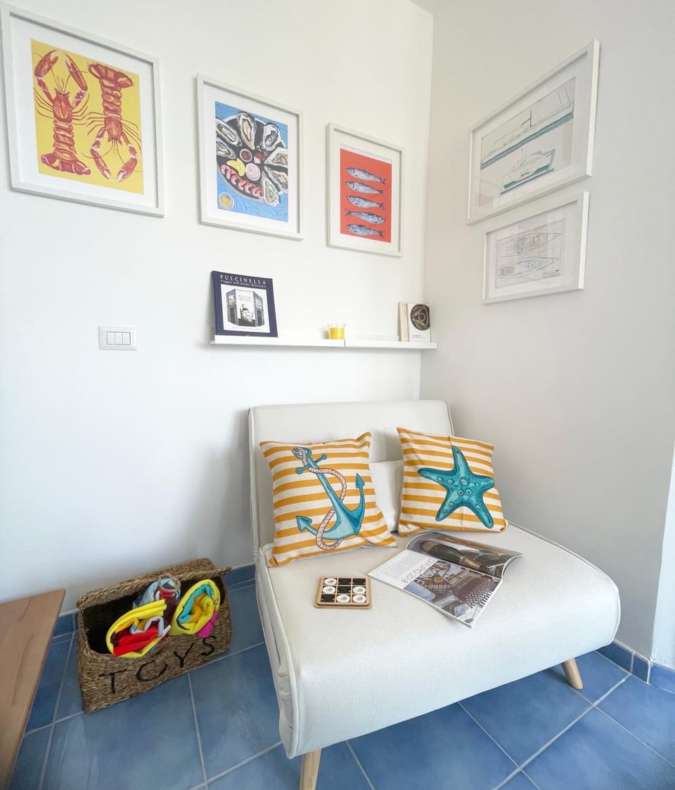 Living room, Seating area