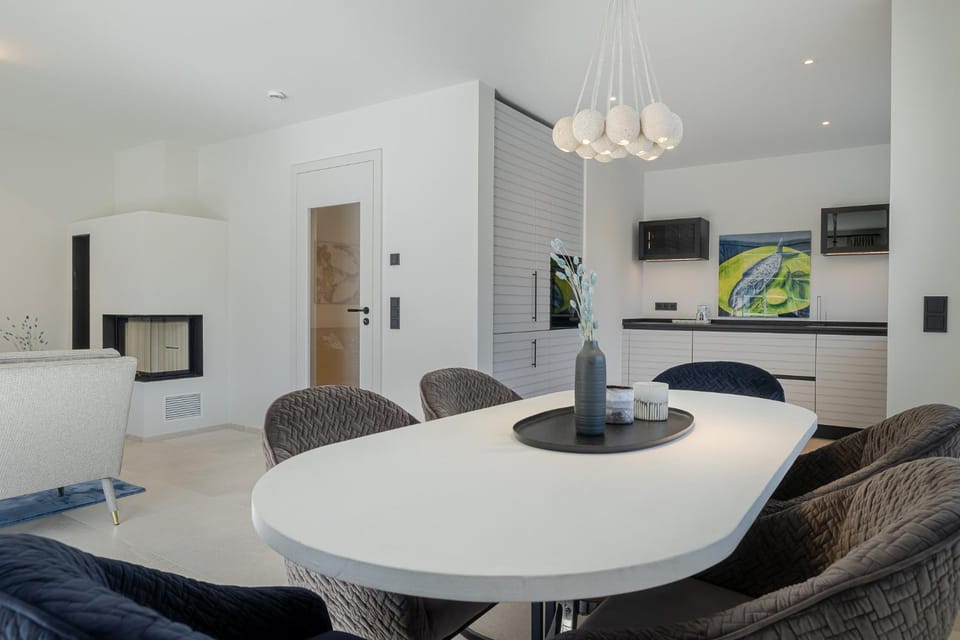 Seating area, Dining area