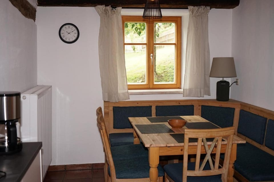 Seating area, Dining area