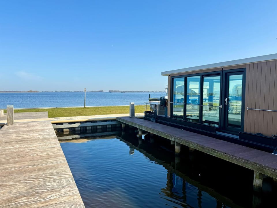 Garden, Lake view, River view