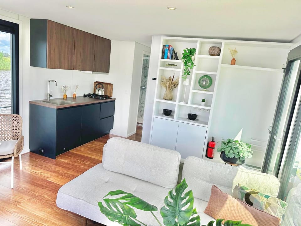 Kitchen or kitchenette, Living room