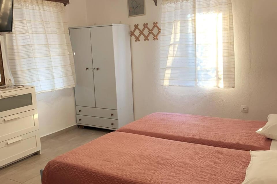 Bedroom, wardrobe