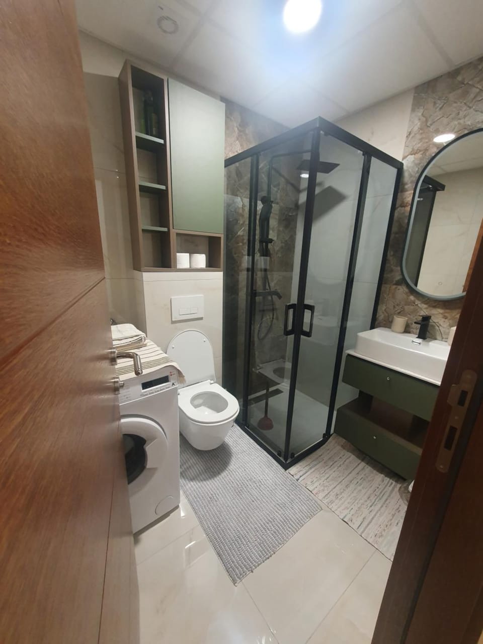 Shower, Toilet, Bathroom, towels