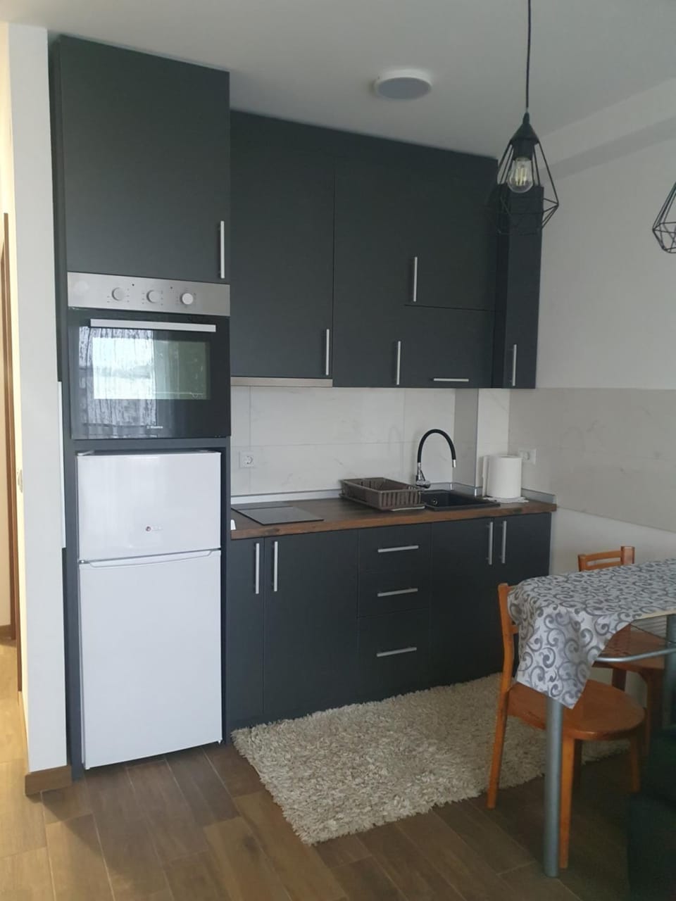 Dining area, oven, stove