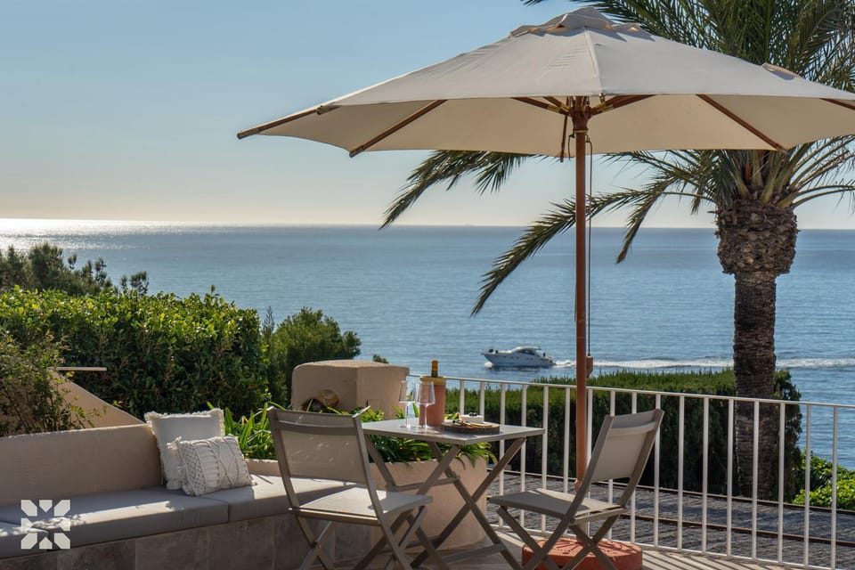 Patio, Day, Natural landscape, View (from property/room), Balcony/Terrace, Living room, Seating area, Dining area, Sea view, sunbed