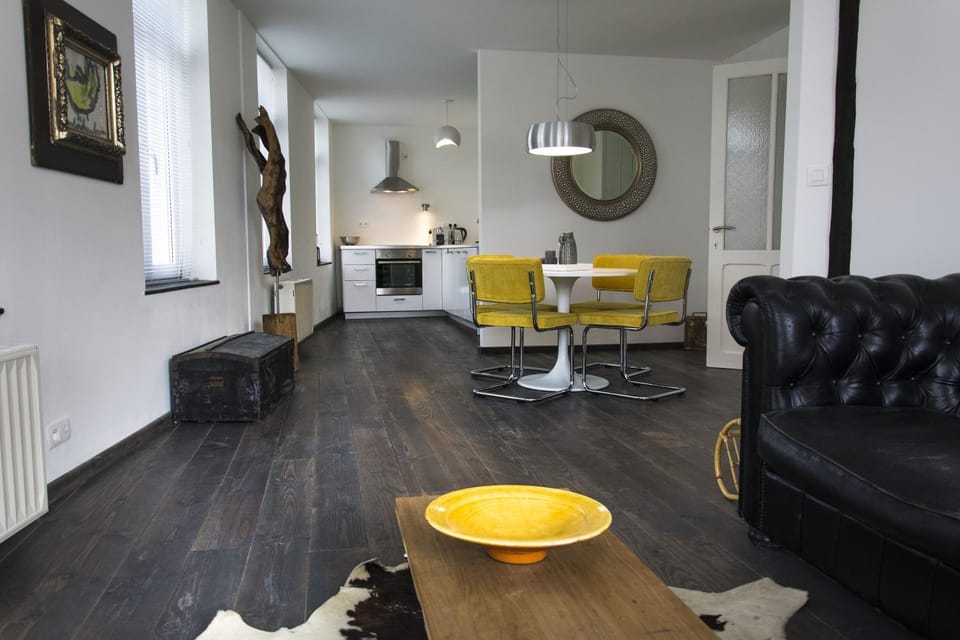 Living room, Photo of the whole room