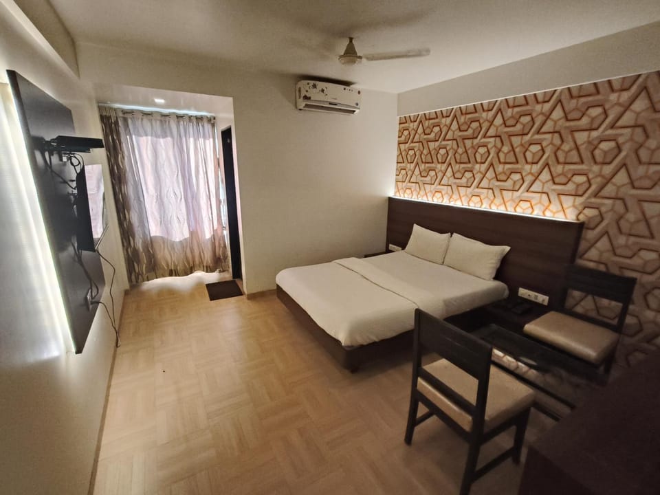 Bed, TV and multimedia, Photo of the whole room, Bedroom, air conditioner