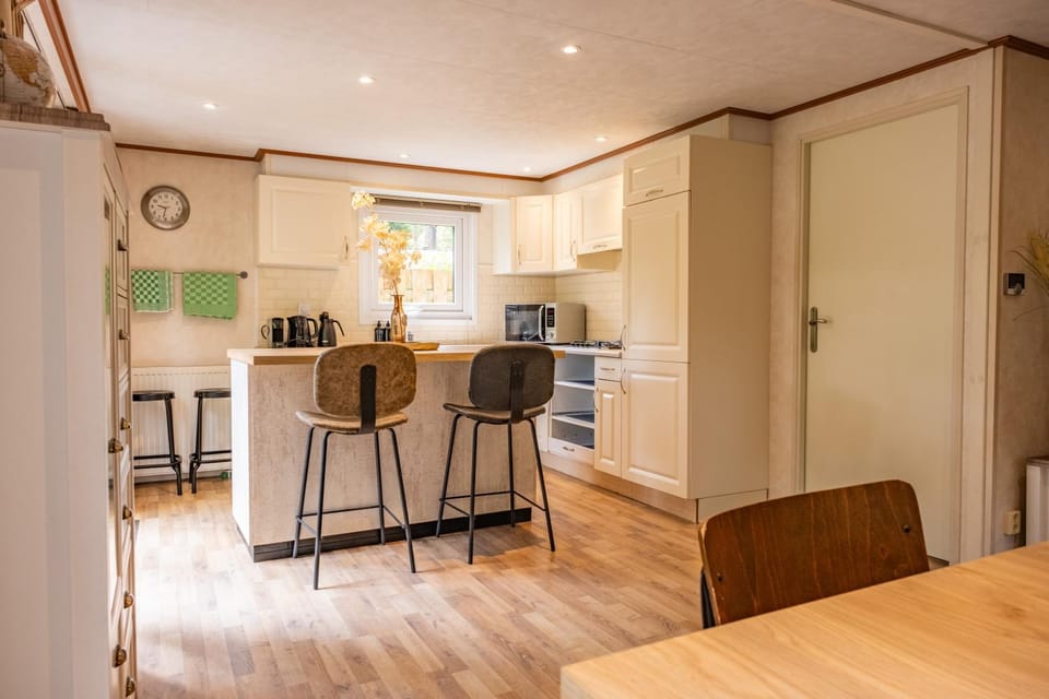 Home 6P Bath-Garden house-4G Pool-Kids-Dog Chalet in Hoenderloo