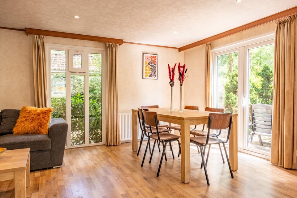 Home 6P Bath-Garden house-4G Pool-Kids-Dog Chalet in Hoenderloo