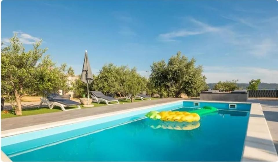 Day, Pool view, Swimming pool, sunbed