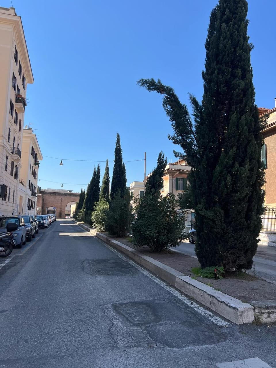 Property building, Day, Neighbourhood, Street view, Location, Parking