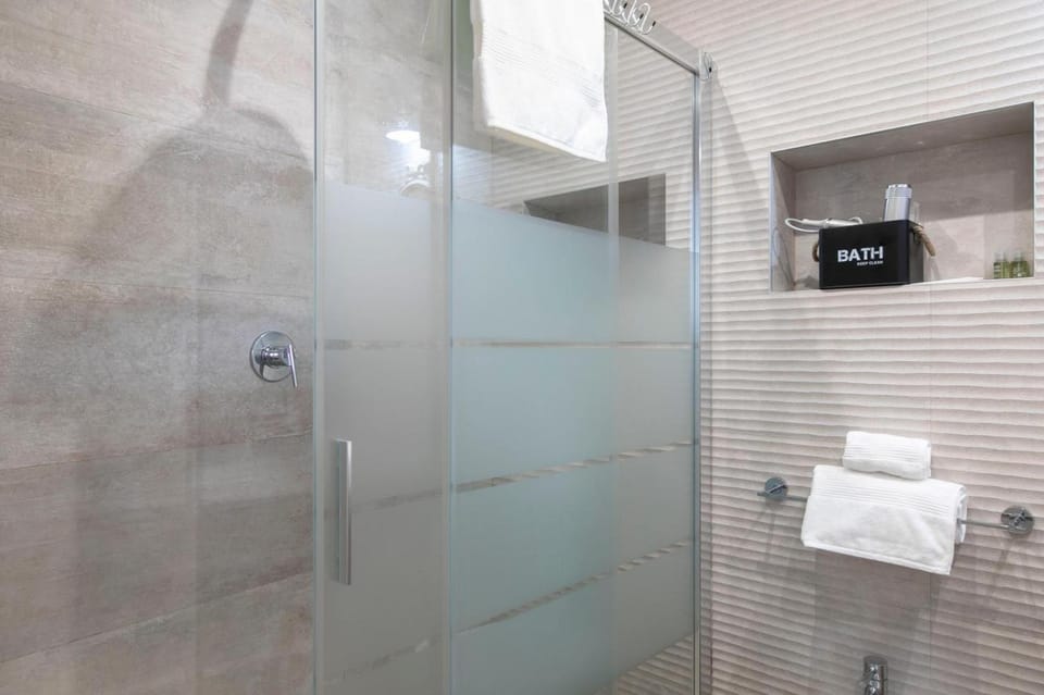 Shower, Bathroom, towels