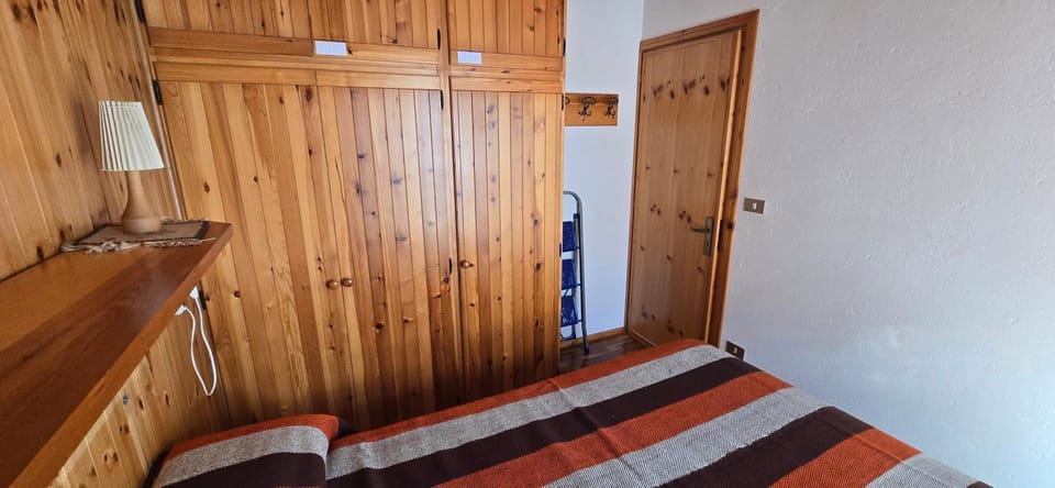 Bed, Photo of the whole room, Bedroom, wardrobe