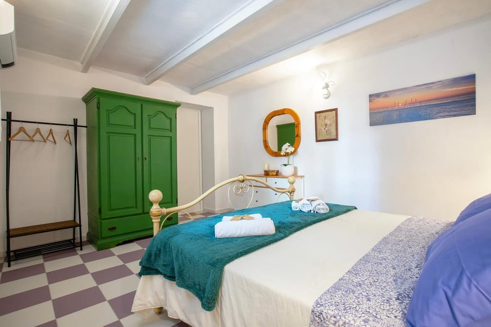Bed, Photo of the whole room, Bedroom, towels, wardrobe