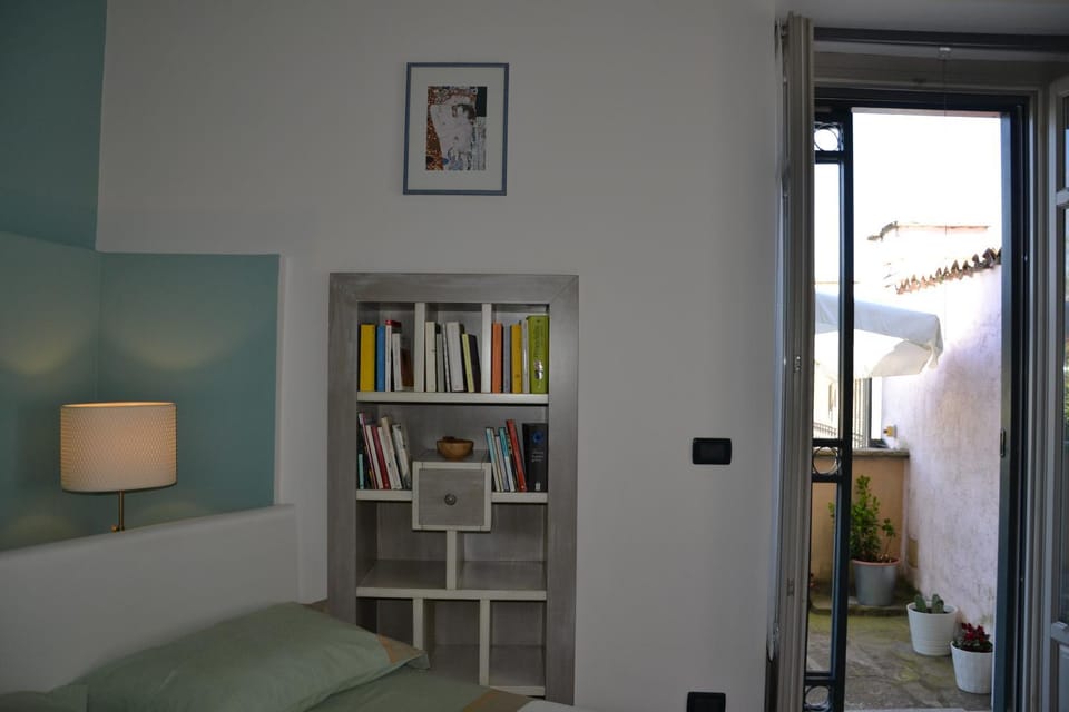 Bed, Library, Photo of the whole room