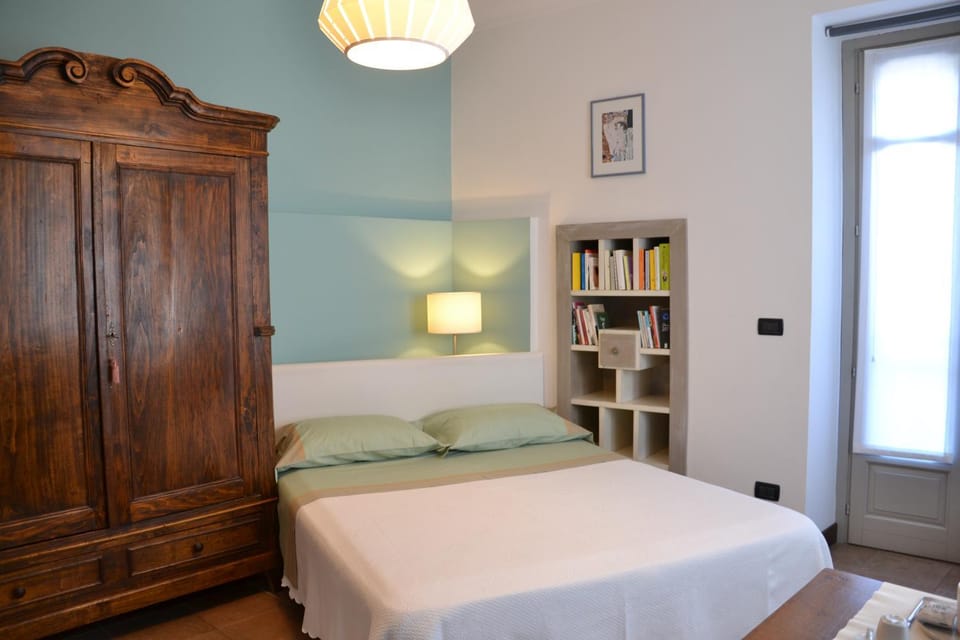 Bed, Library, Bedroom, wardrobe