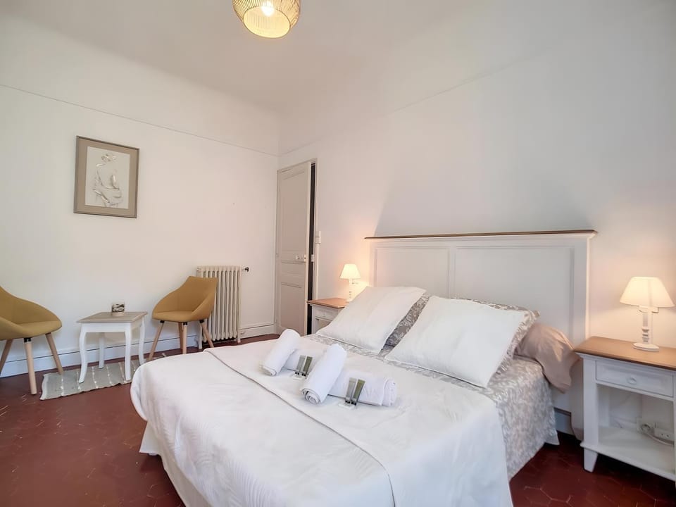 Property building, Living room, Bedroom