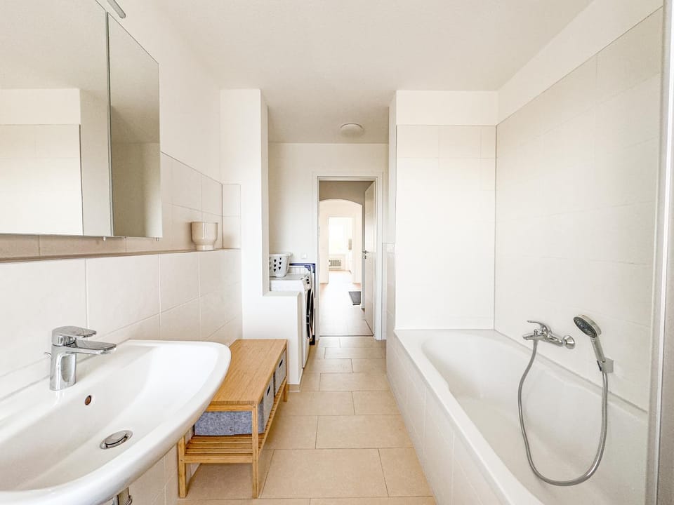 Bathroom, Bath, towels