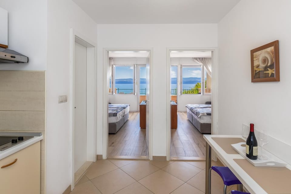 Bed, Kitchen or kitchenette, Bedroom