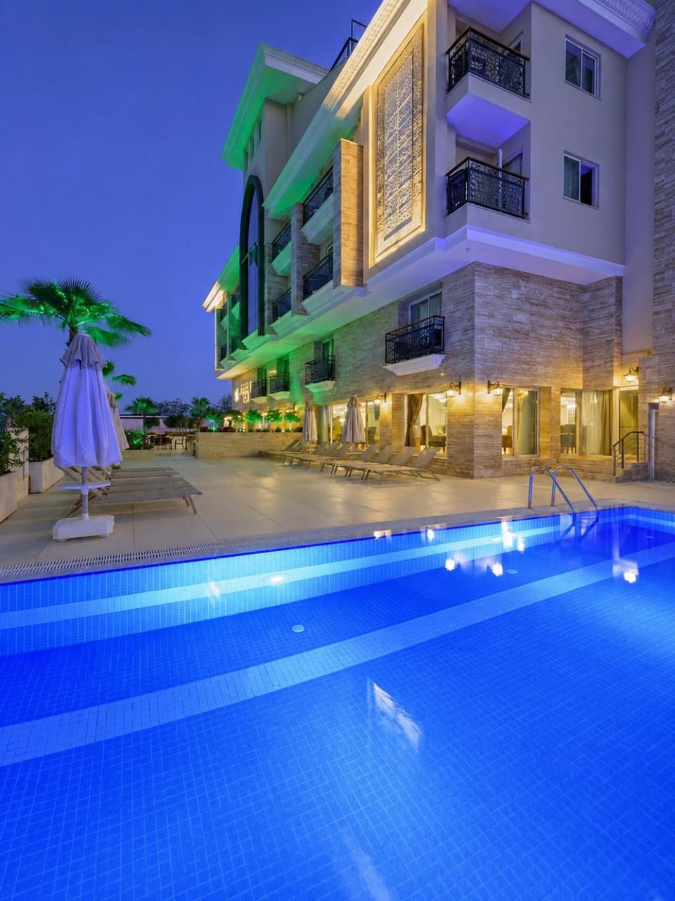 Property building, Night, Pool view, Swimming pool, Swimming pool, sunbed