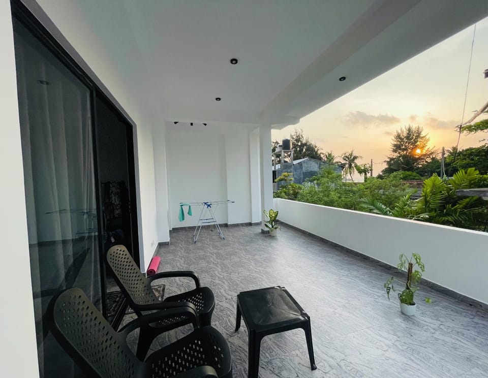 View (from property/room), Balcony/Terrace, Seating area, sunbed