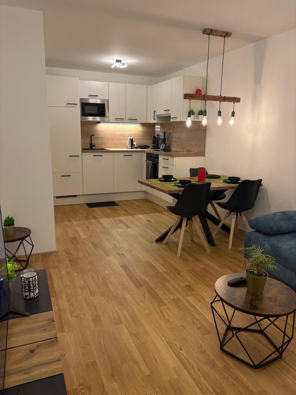 Kitchen or kitchenette, Living room, Dining area, oven