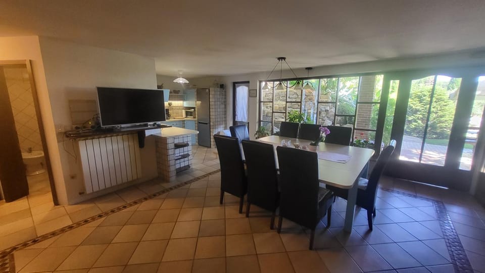 TV and multimedia, Dining area