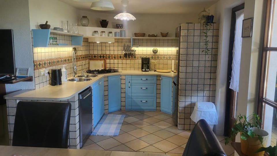 Kitchen or kitchenette, dishwasher, kitchen