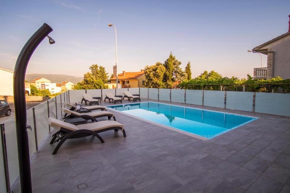 Day, Pool view, Swimming pool, sunbed