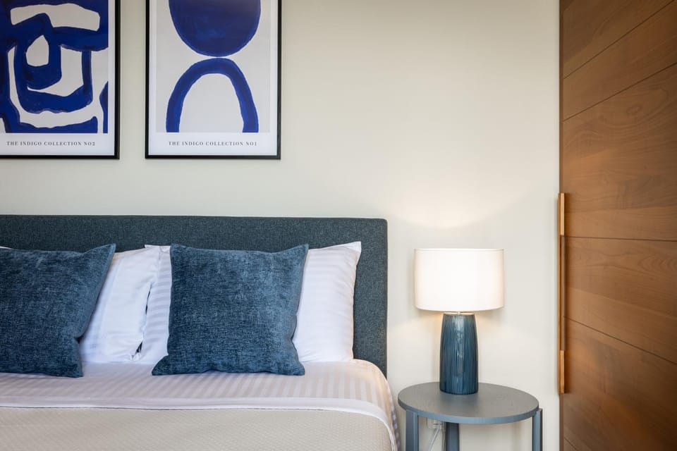 Bed, Living room, Photo of the whole room, Bedroom, locker, wardrobe