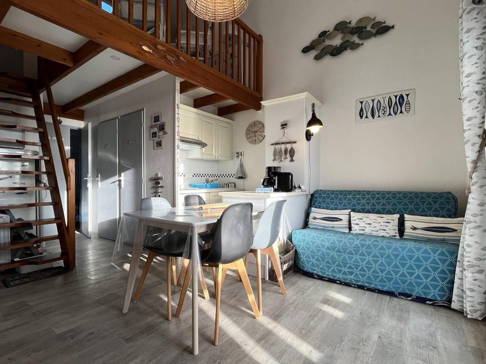 Kitchen or kitchenette, Living room, Dining area