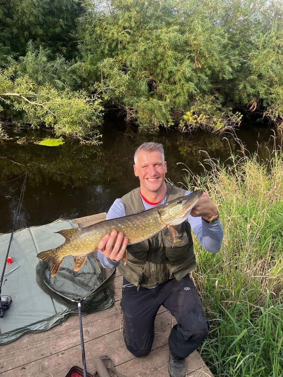 River Views, Private Fishing & 9 min Train to York House in Selby