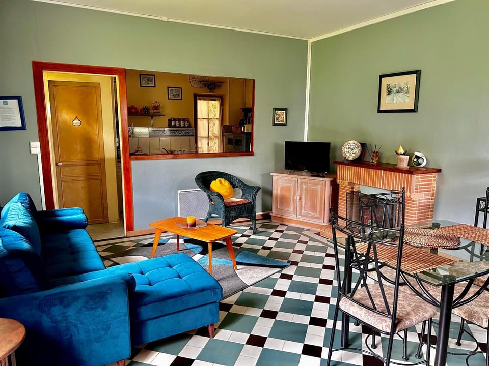 Living room, Seating area, Dining area