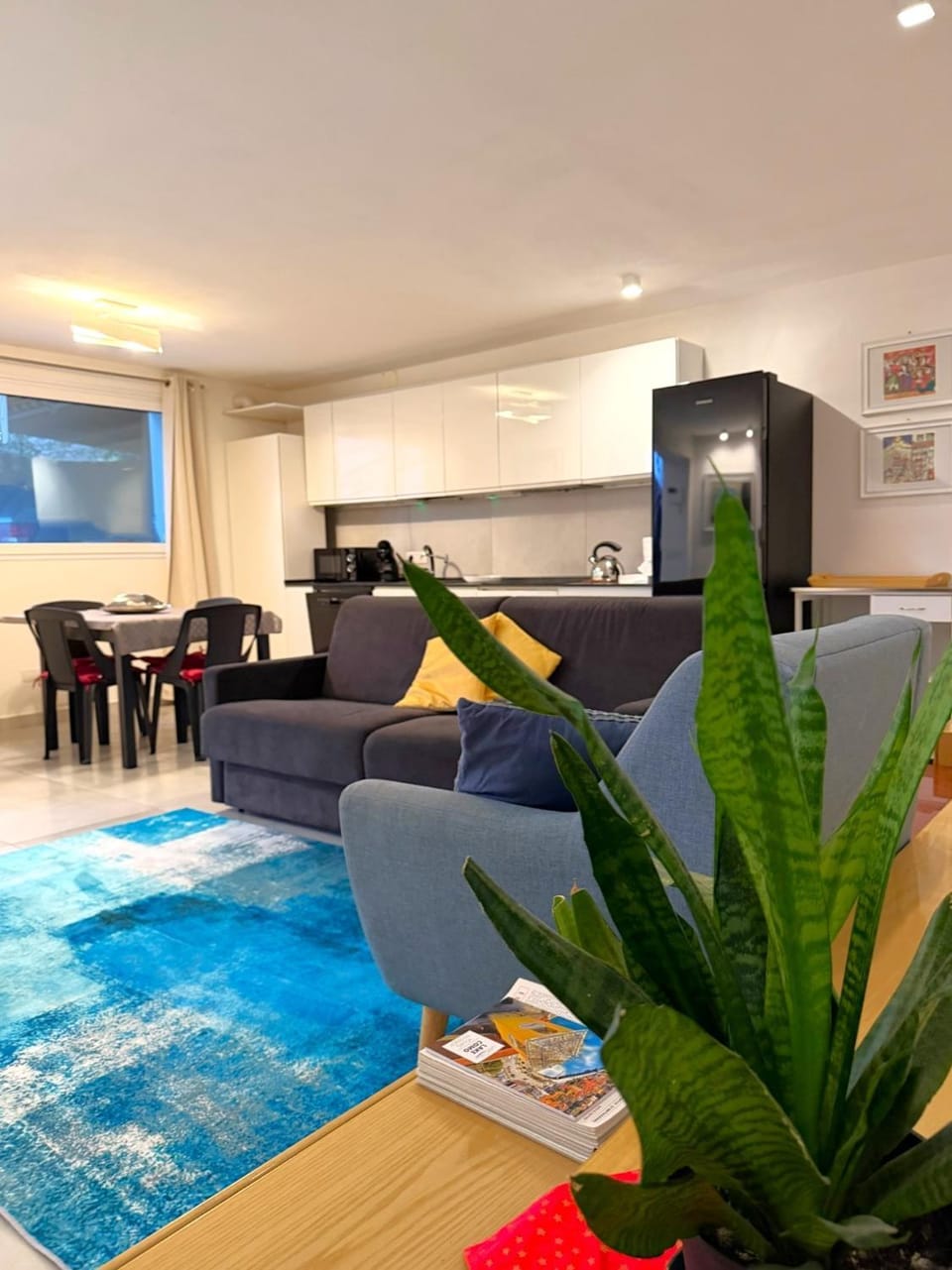 Seating area, Dining area, kitchen