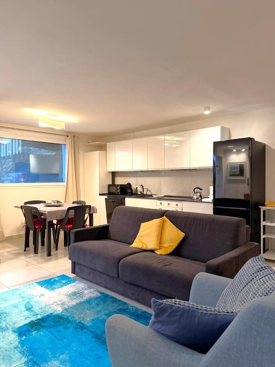 Seating area, Dining area, kitchen