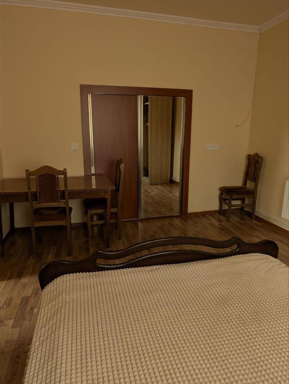 Photo of the whole room, furniture, wardrobe