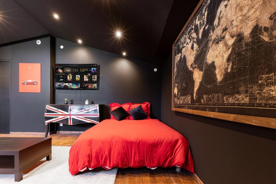 Bed, Photo of the whole room, Bedroom