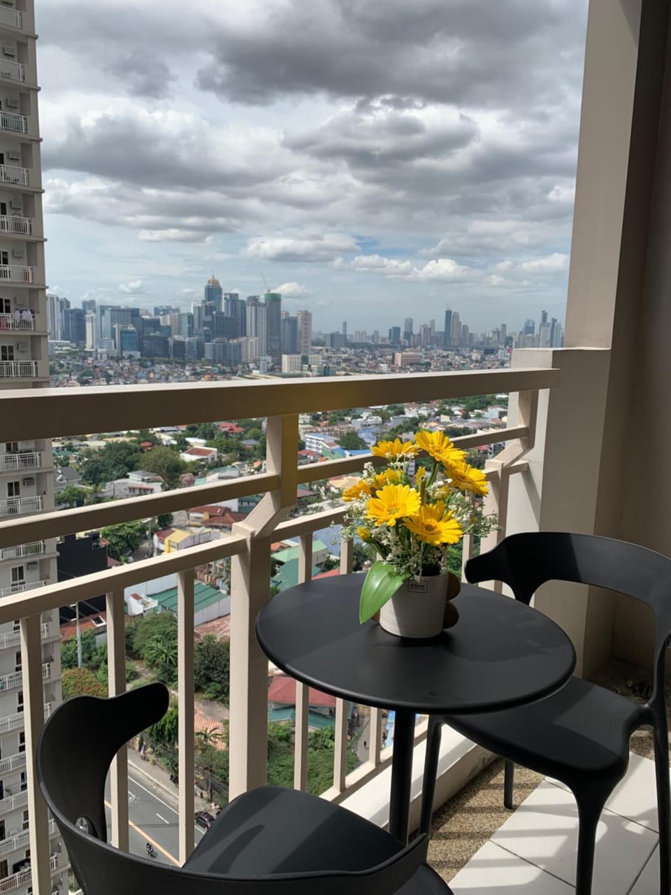 CASA ROYALE Affordable Condo Near BGC Ortigas Center CBD Apartment in Makati