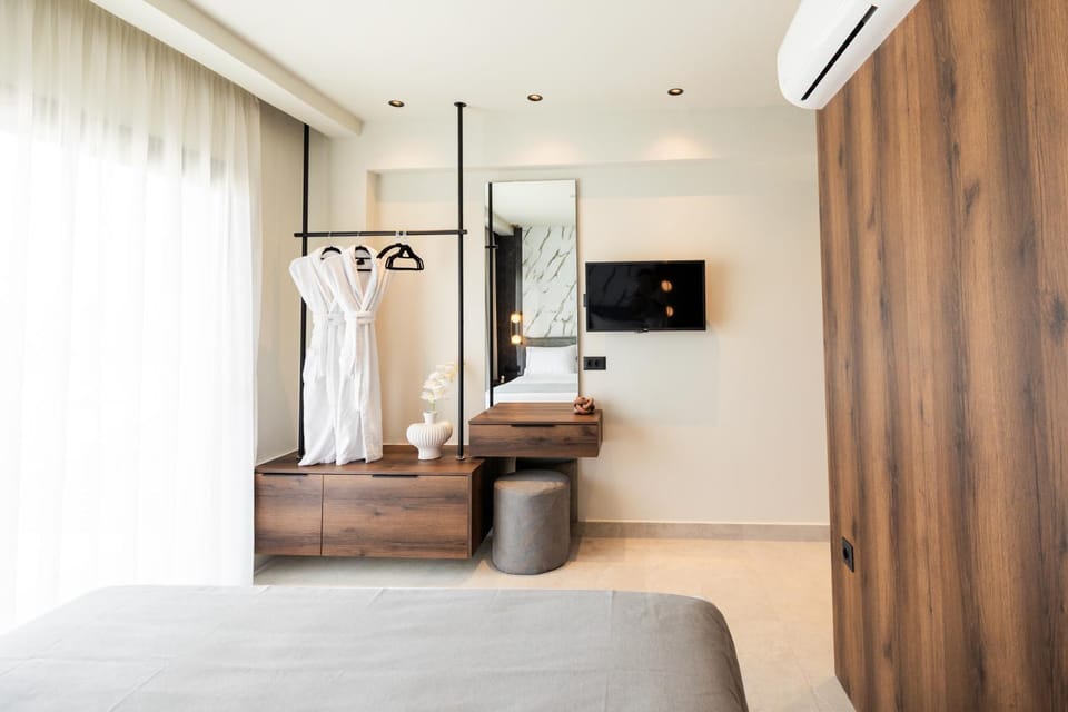 Bed, TV and multimedia, Photo of the whole room, Bedroom, towels, wardrobe