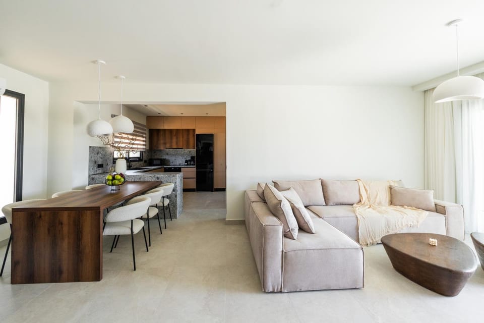 Kitchen or kitchenette, Living room, Seating area, Dining area, oven, stove