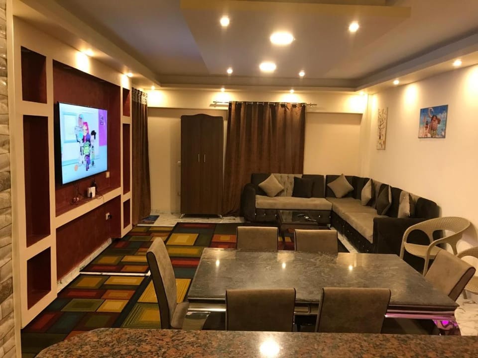 Communal lounge/ TV room, TV and multimedia, Living room, Seating area, Evening entertainment
