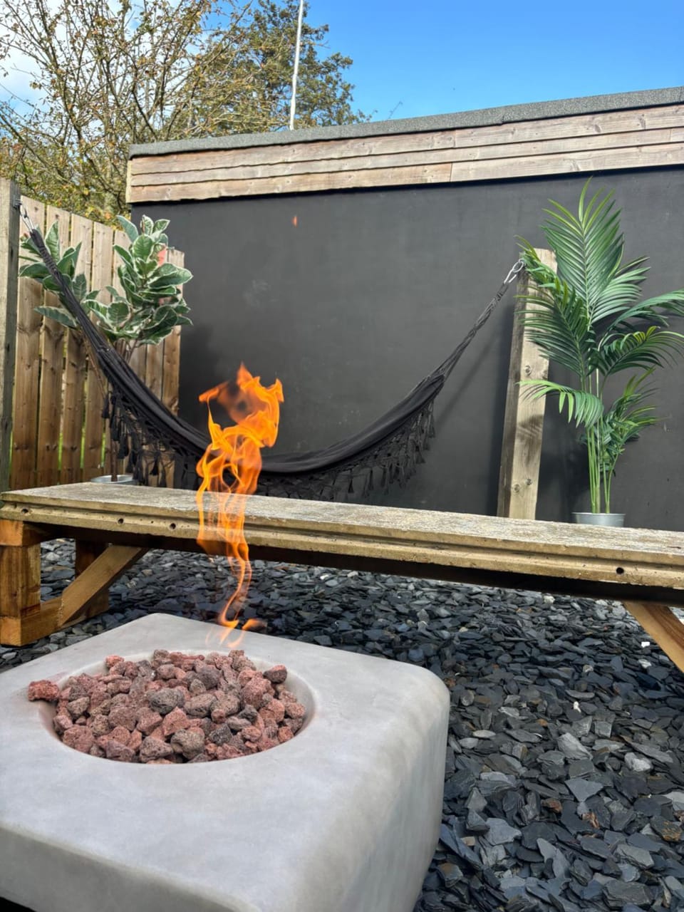 The Pinewood Cabin With Firepit & BBQ Cabin in Ringwood