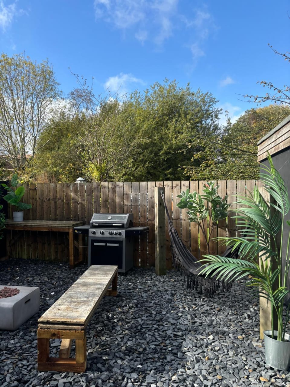 The Pinewood Cabin With Firepit & BBQ Cabin in Ringwood